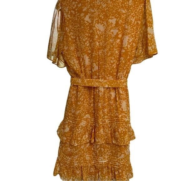 ☀️Simply Vera Wang golden floral dress, wrap top w eye hook closure, sheer lined - Picture 2 of 7